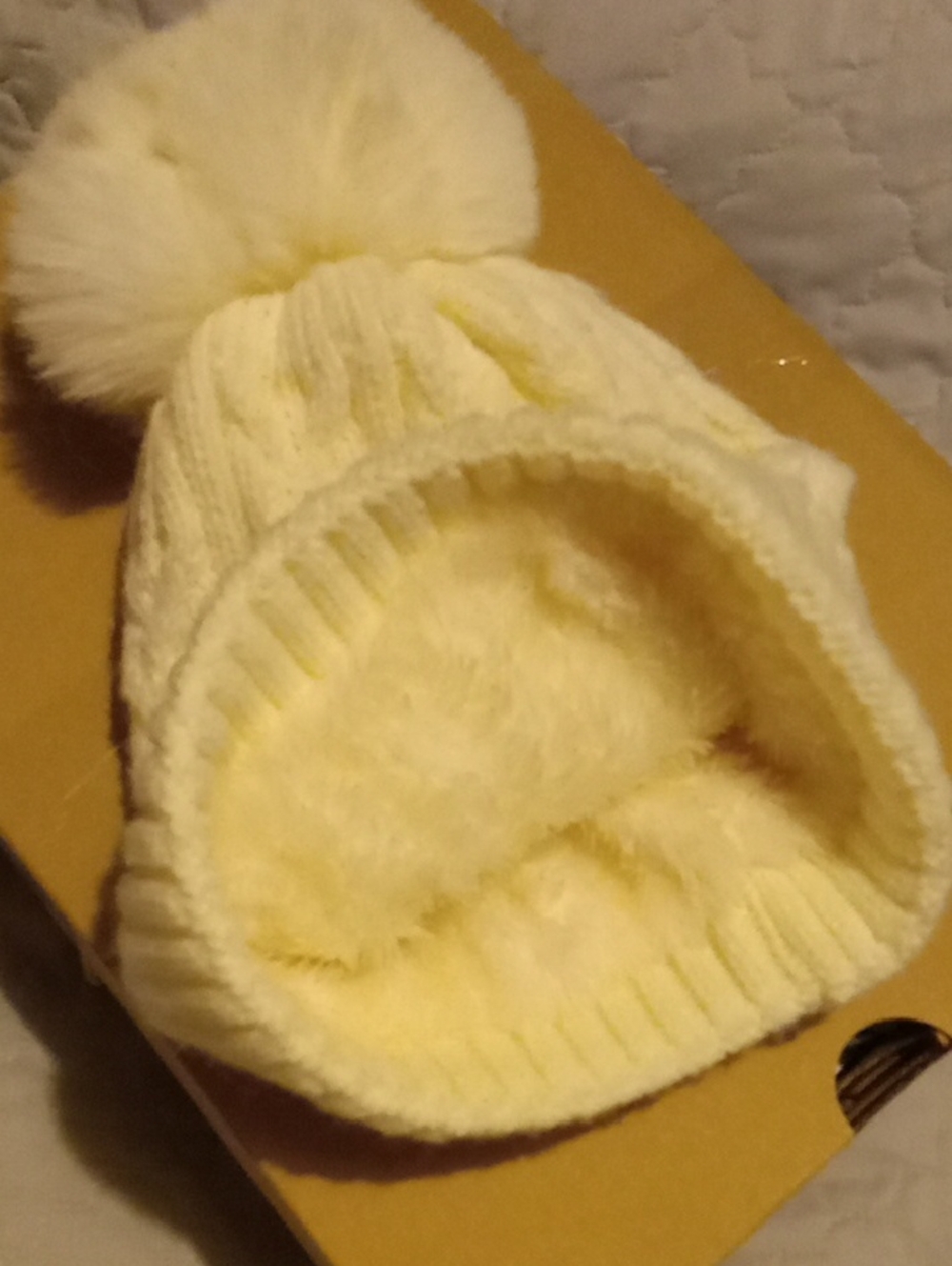 Ugg womens size 6 boots & beanie!! - Picture 6 of 6